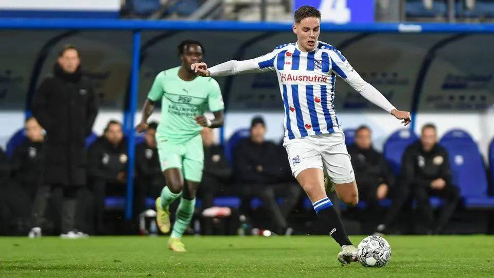 岁的左脚中 岁的左脚中