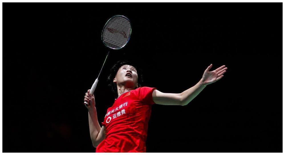 线更接近目 线更接近目